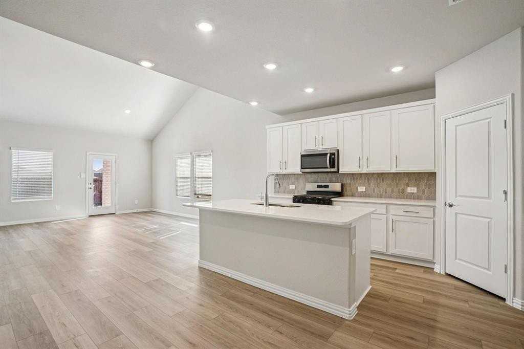 411 Midnight Oak Dr - Photo 4 of 40