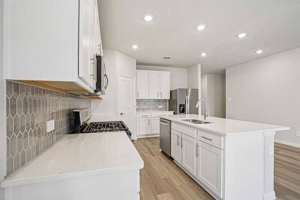 411 Midnight Oak Dr - Photo 5 of 40