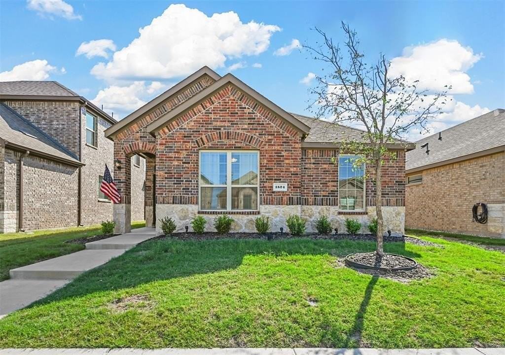 1524 Bennington Ln - Photo 2 of 23