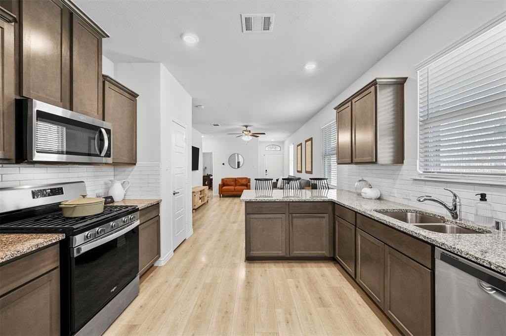 1524 Bennington Ln - Photo 6 of 23