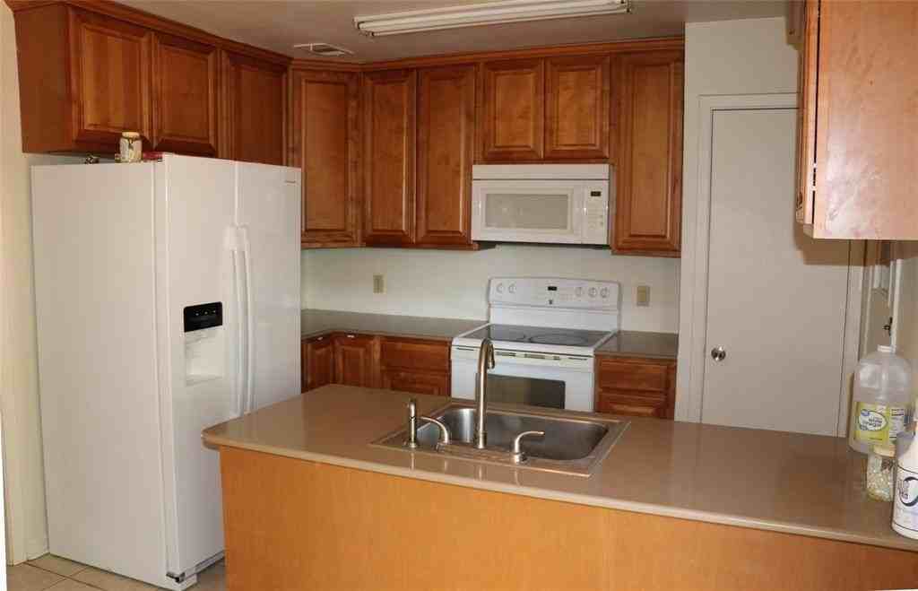 585 Manco Rd - Photo 3 of 7