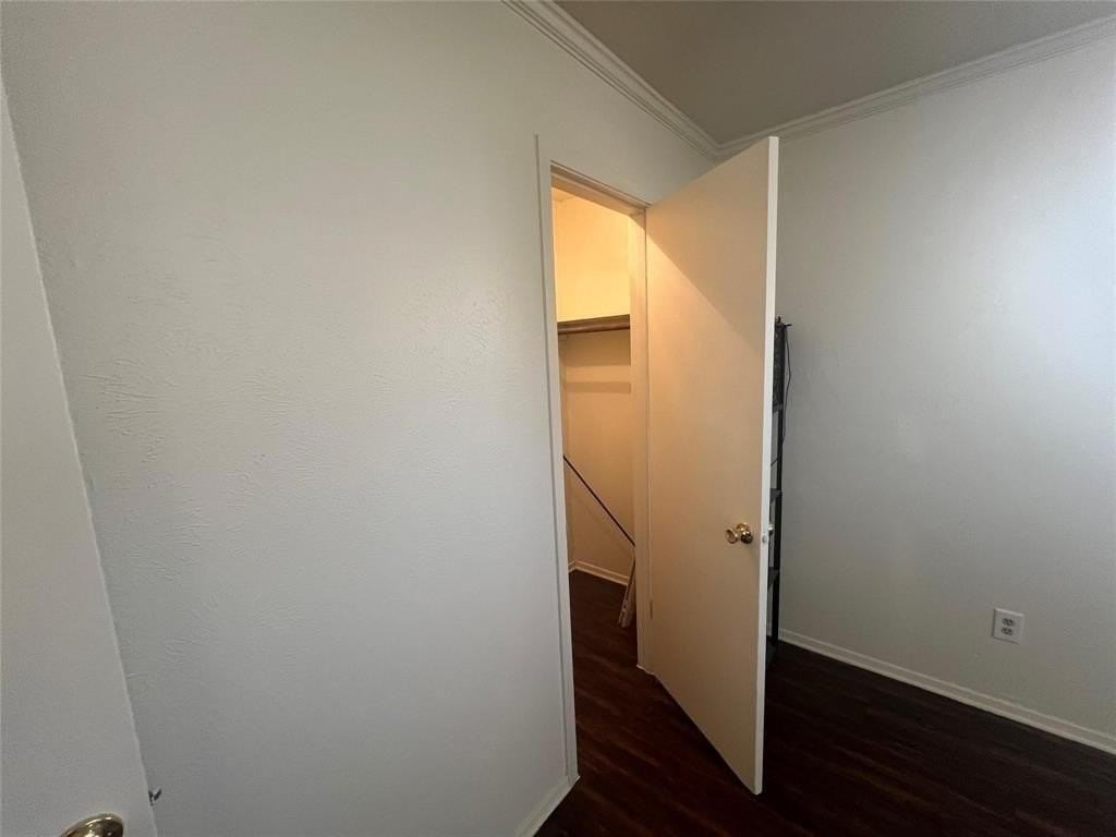 585 Manco Rd - Photo 6 of 7