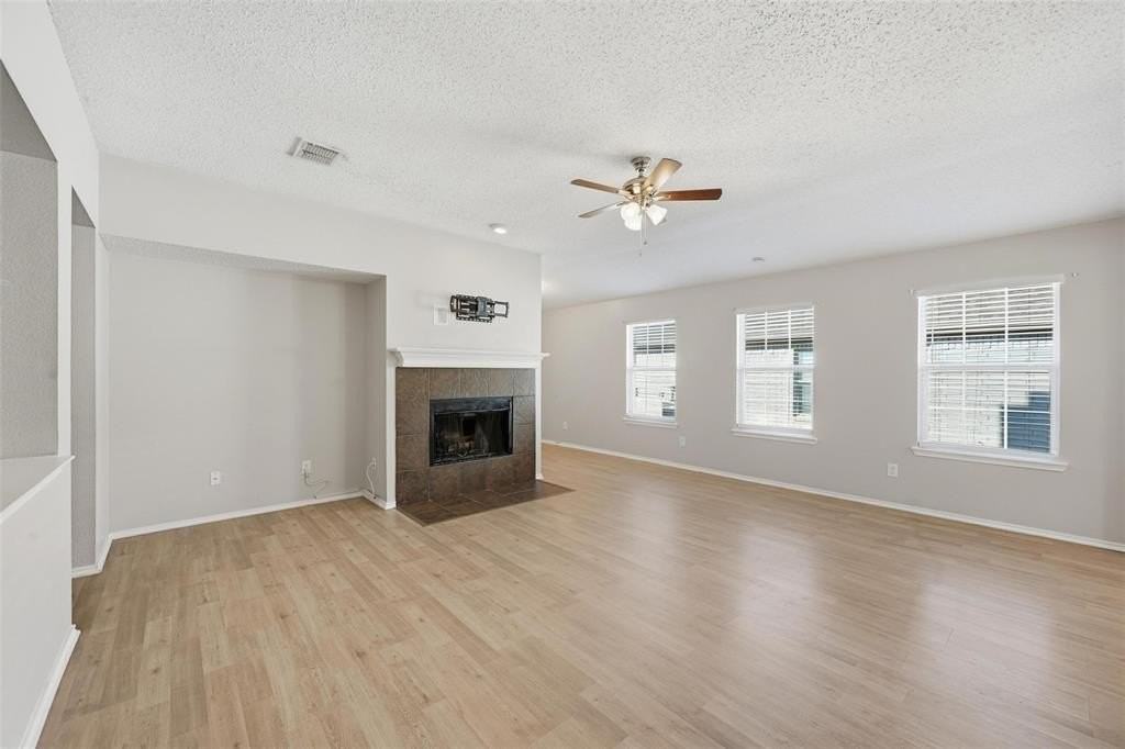 1665 Crown Point Dr - Photo 4 of 20