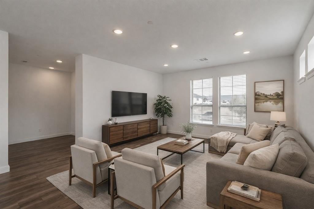 405 Matchbox St - Photo 3 of 37