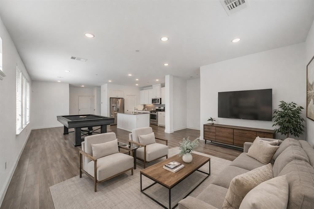 405 Matchbox St - Photo 4 of 37