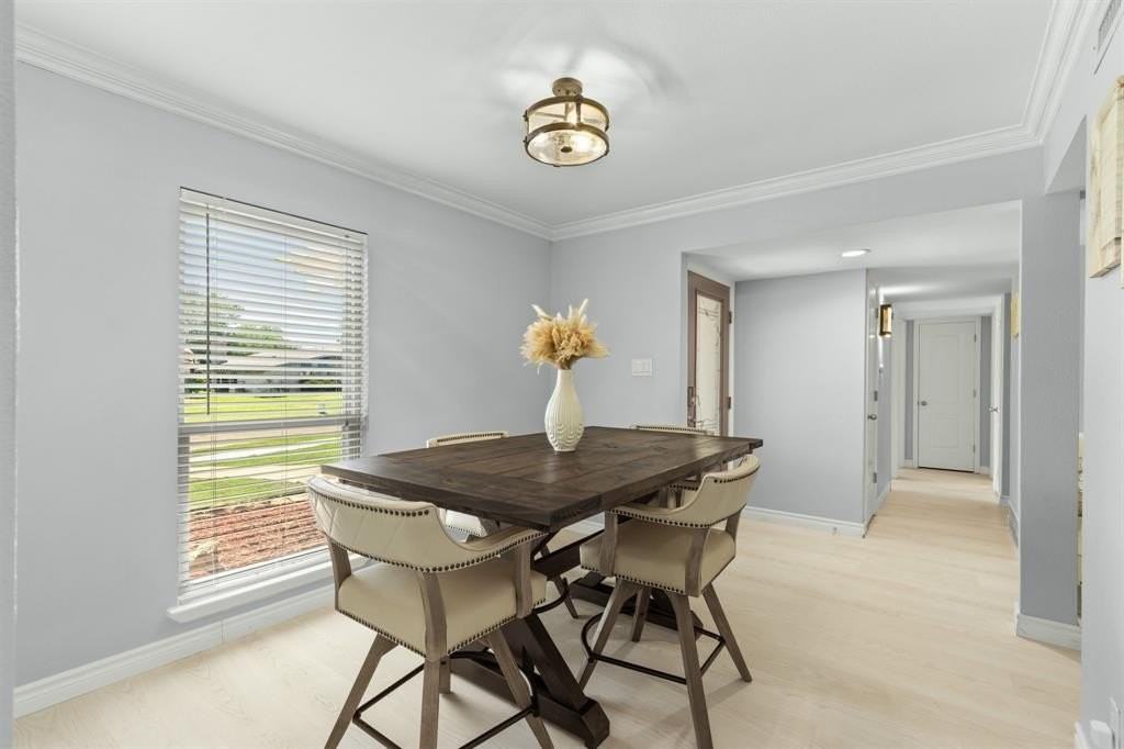 2113 Victoria Rd - Photo 4 of 20