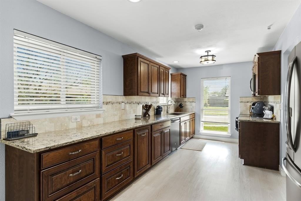 2113 Victoria Rd - Photo 7 of 20