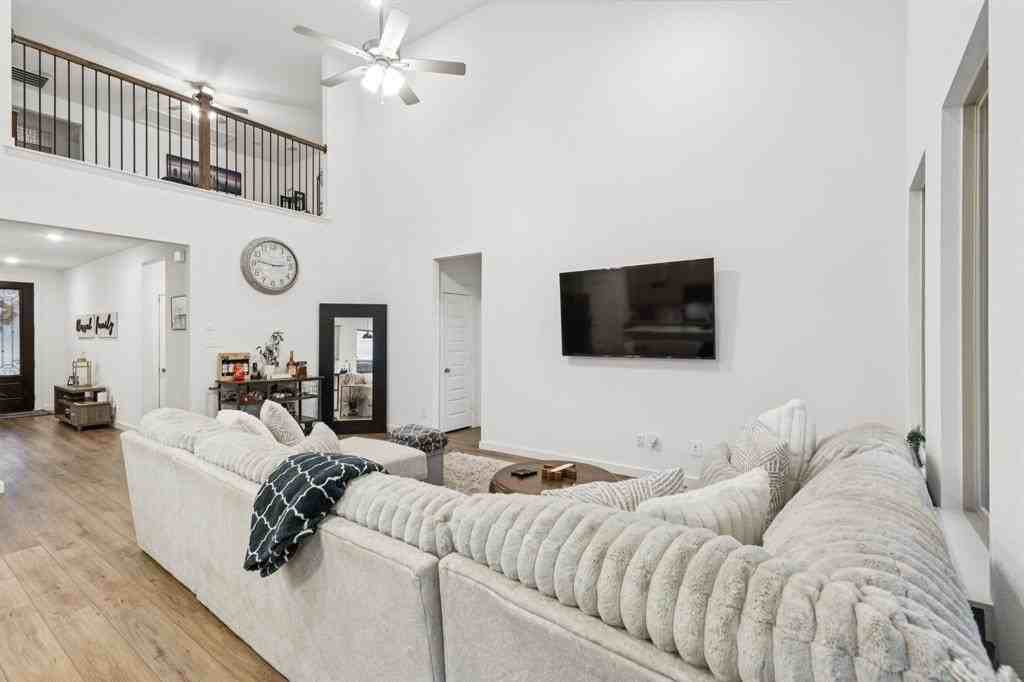 1238 Beaumont Ln - Photo 4 of 29