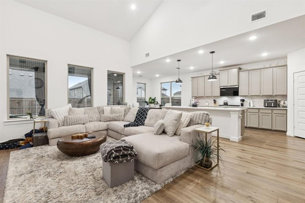 1238 Beaumont Ln - Photo 5 of 29