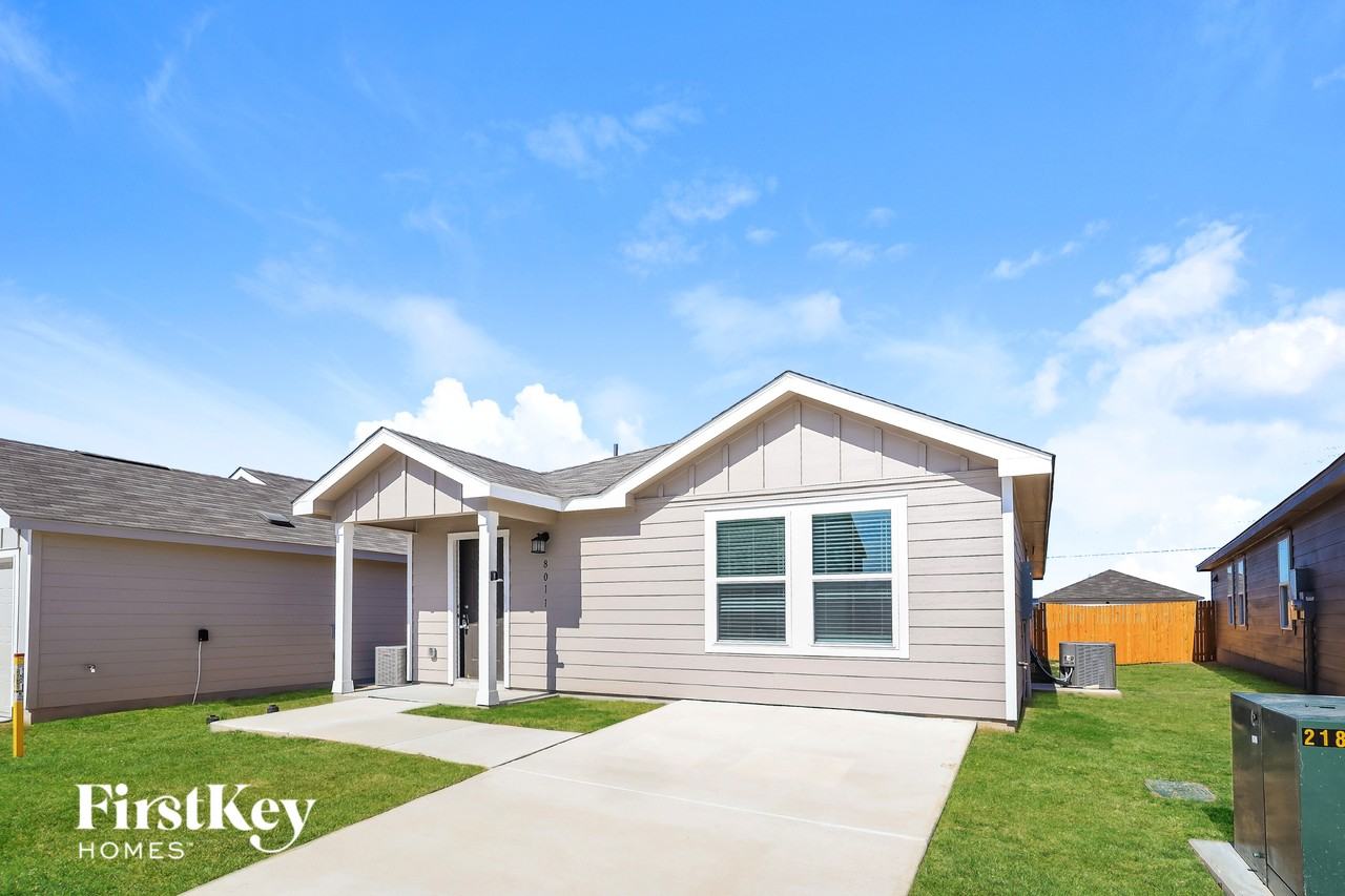 8011 Nube Medina - Photo 2 of 15