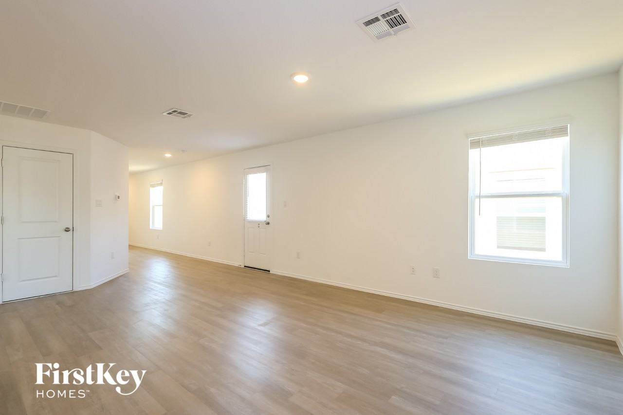 8011 Nube Medina - Photo 4 of 15