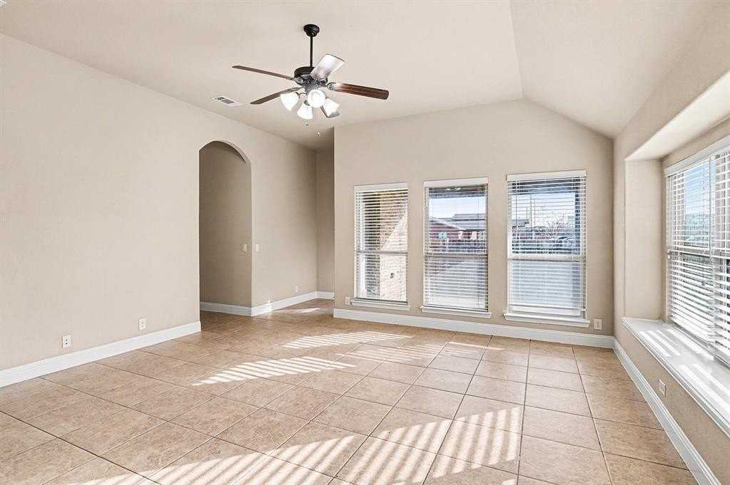 12313 Treeline Dr - Photo 6 of 26