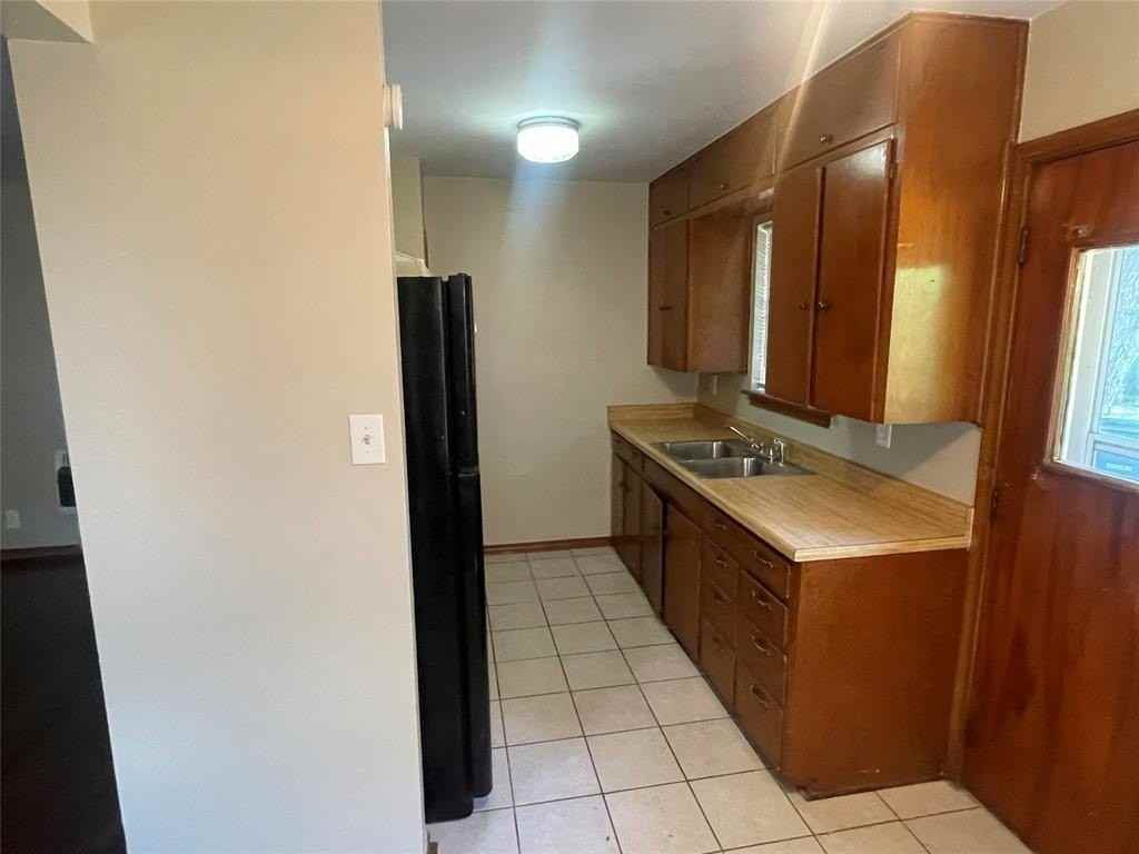 2421 S Tyler St - Photo 6 of 15