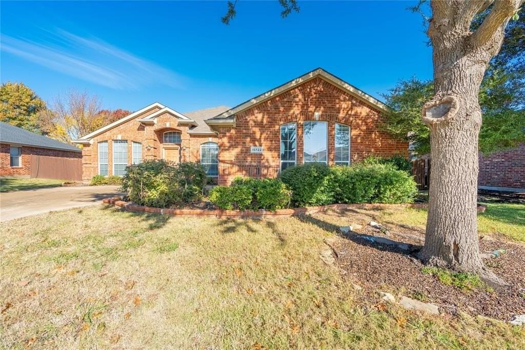 15722 Wrangler Dr - Photo 4 of 34