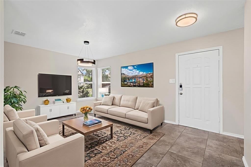 6505 Tara Ln - Photo 5 of 34