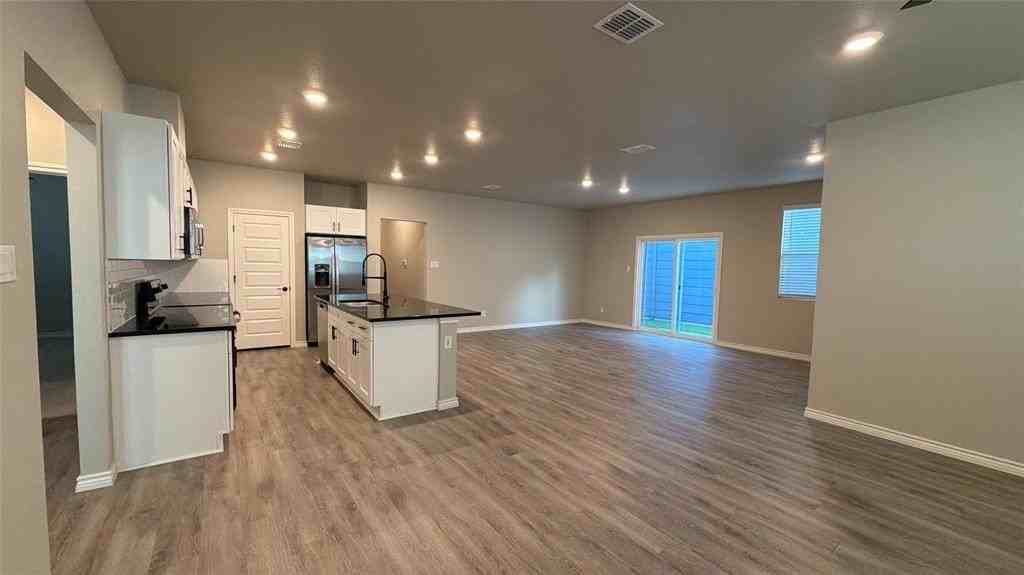 732 16th St #30 - Photo 3 of 10