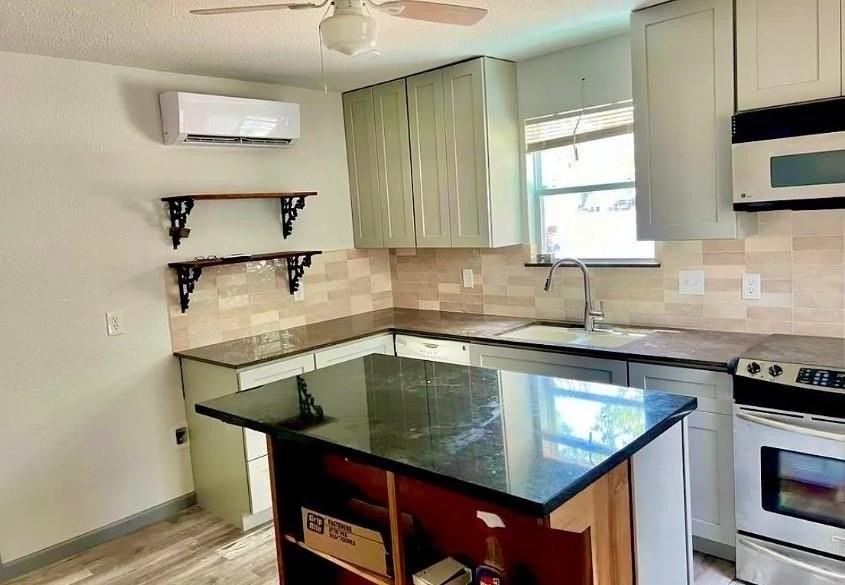 1720 Grand Ave - Photo 4 of 17