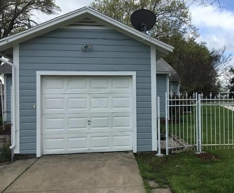 1720 Grand Ave - Photo 6 of 17