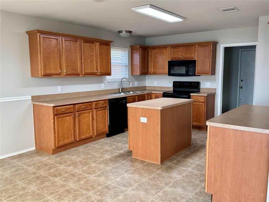 204 S Chestnut St - Photo 5 of 19