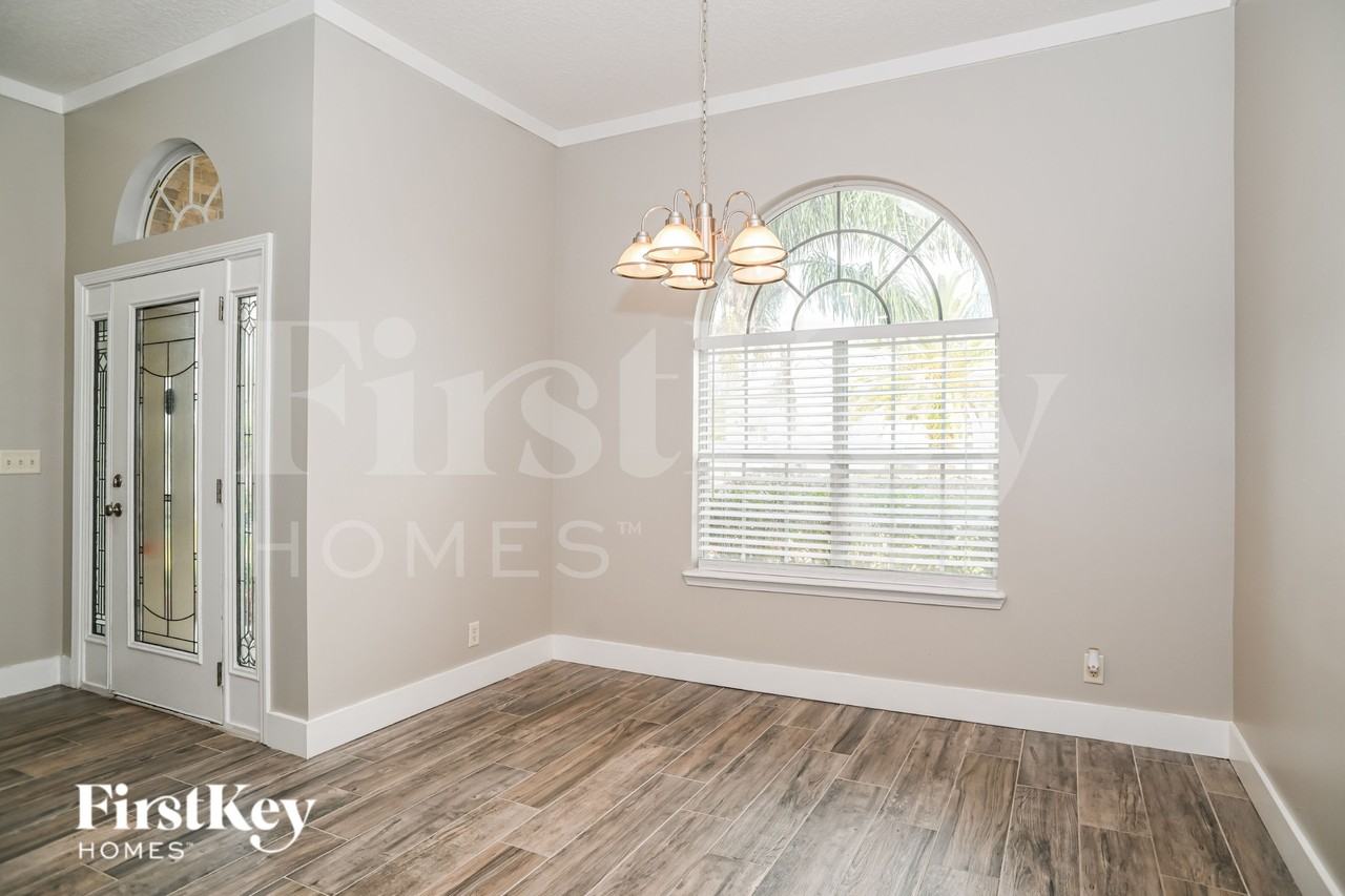 2352 Chartley Ln S - Photo 4 of 16