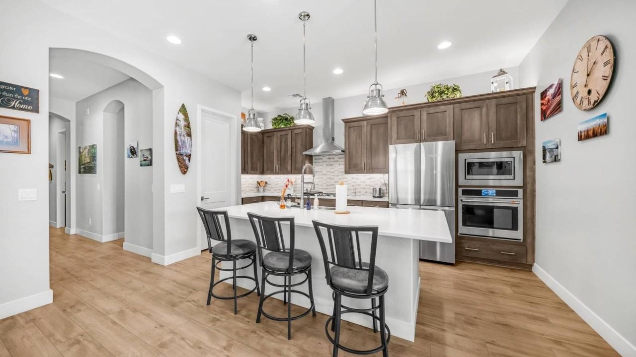 23080 E Carriage Way - Photo 3 of 35