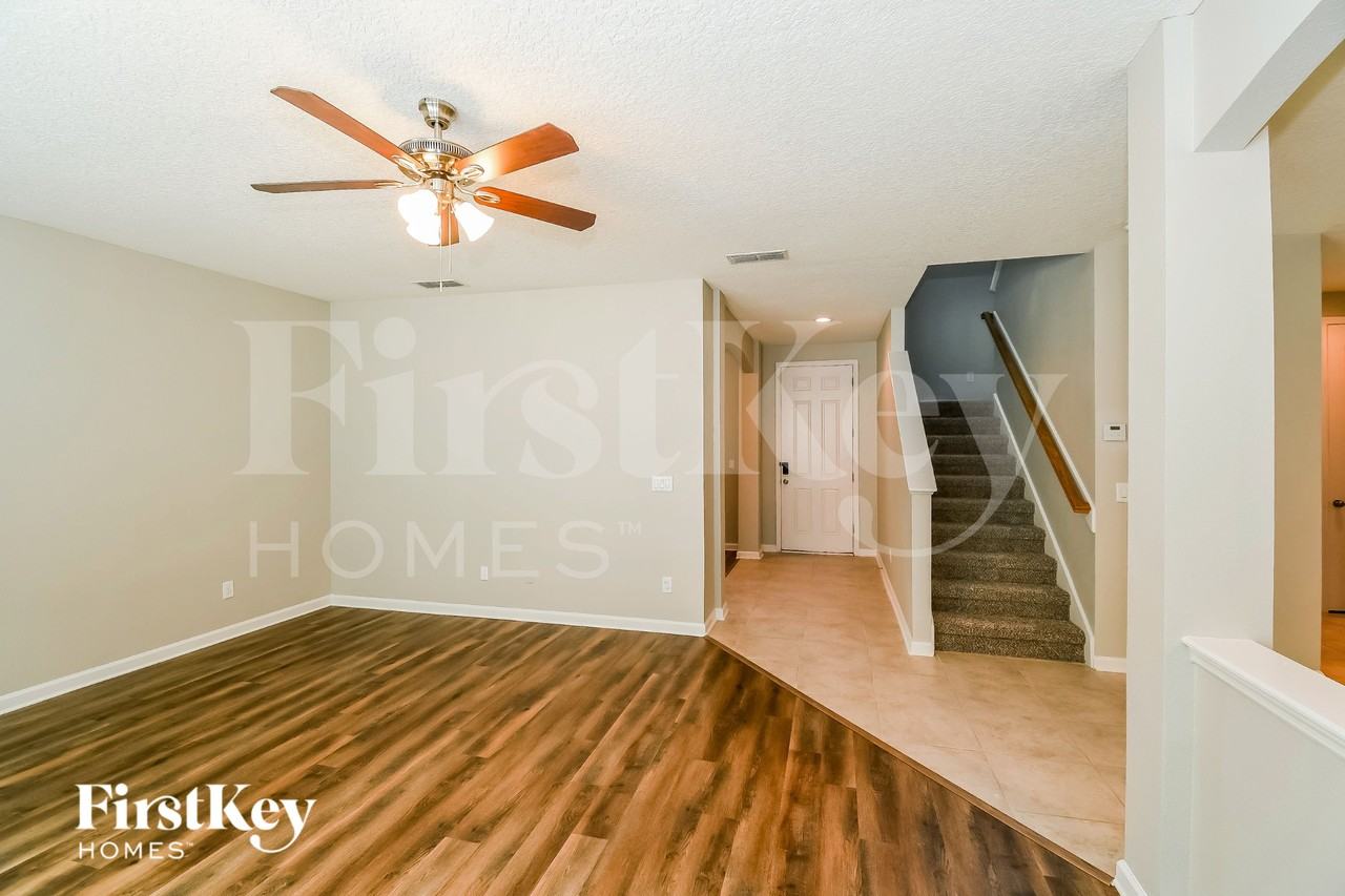 1504 Falabella Dr - Photo 4 of 15