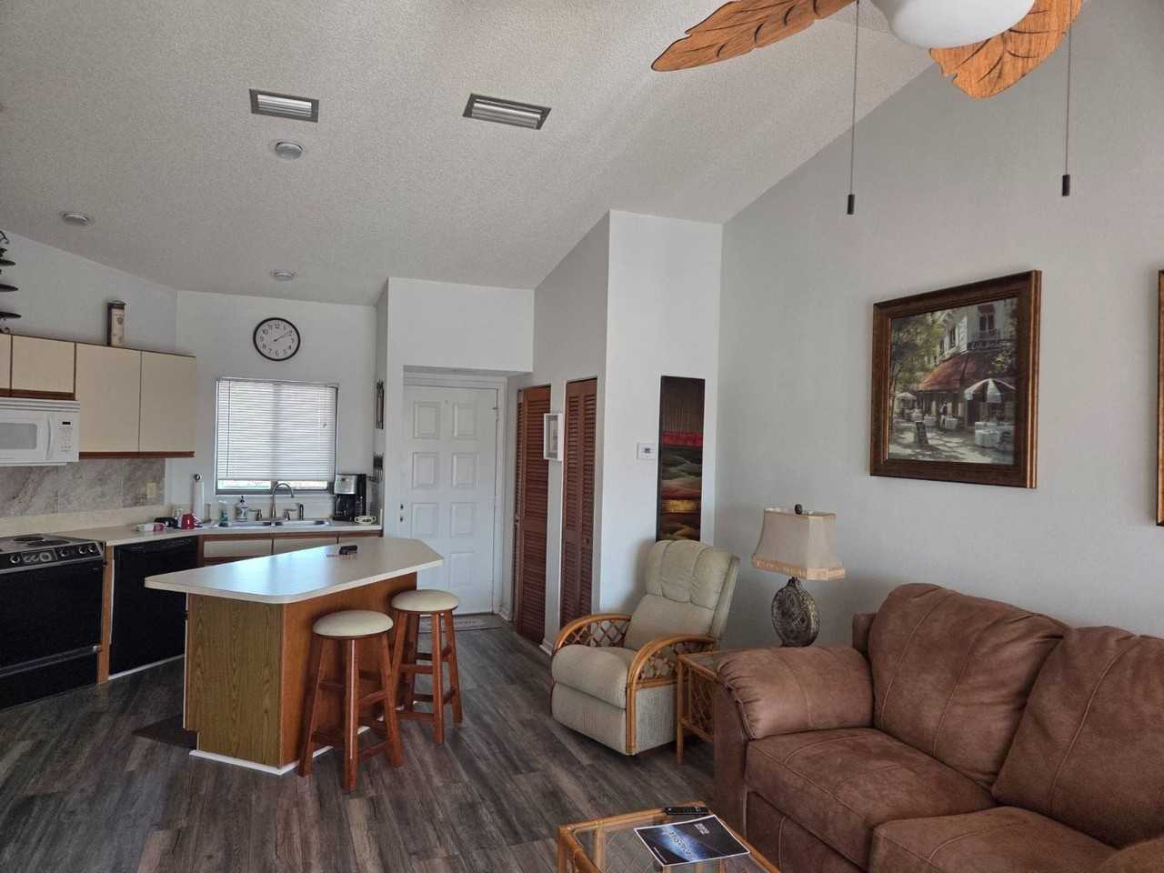 4915 Casablanca Cir #H22 - Photo 5 of 18