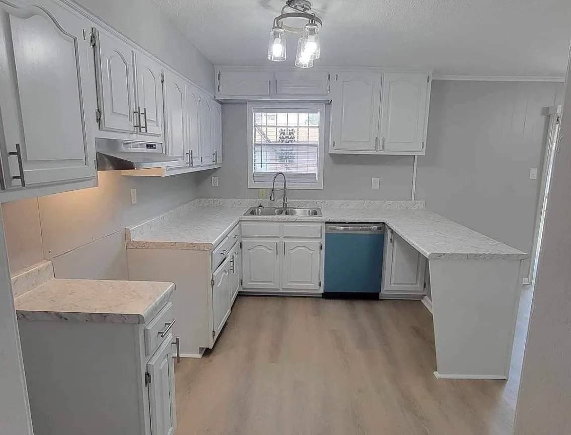 222 Pickett Rd - Photo 4 of 16