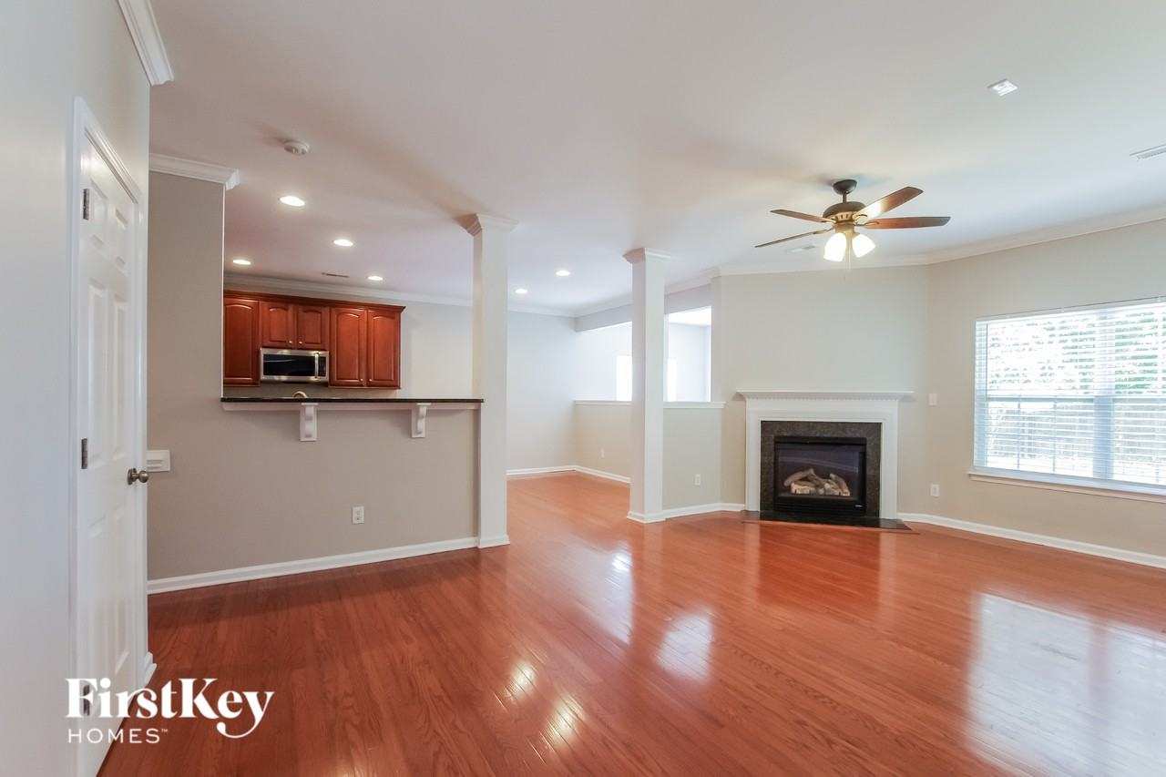 4407 Lawrence Daniel Dr - Photo 4 of 15