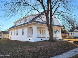 featured image of 423 S Connor Ave