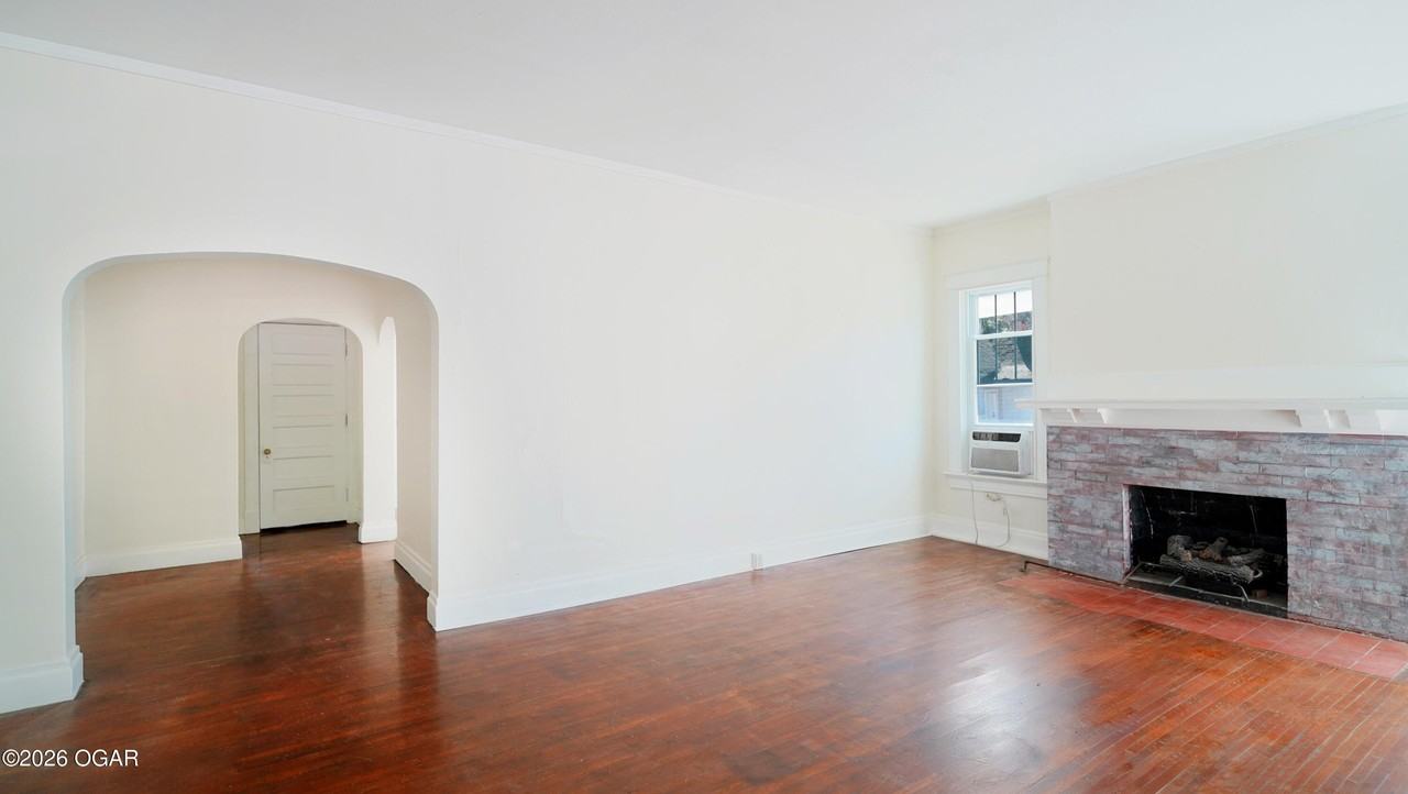 423 S Connor Ave - Photo 3 of 14