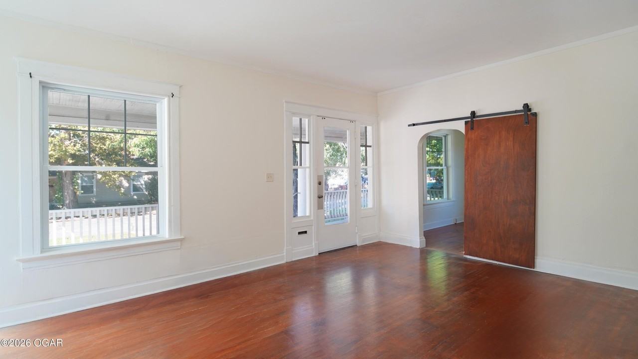 423 S Connor Ave - Photo 5 of 14