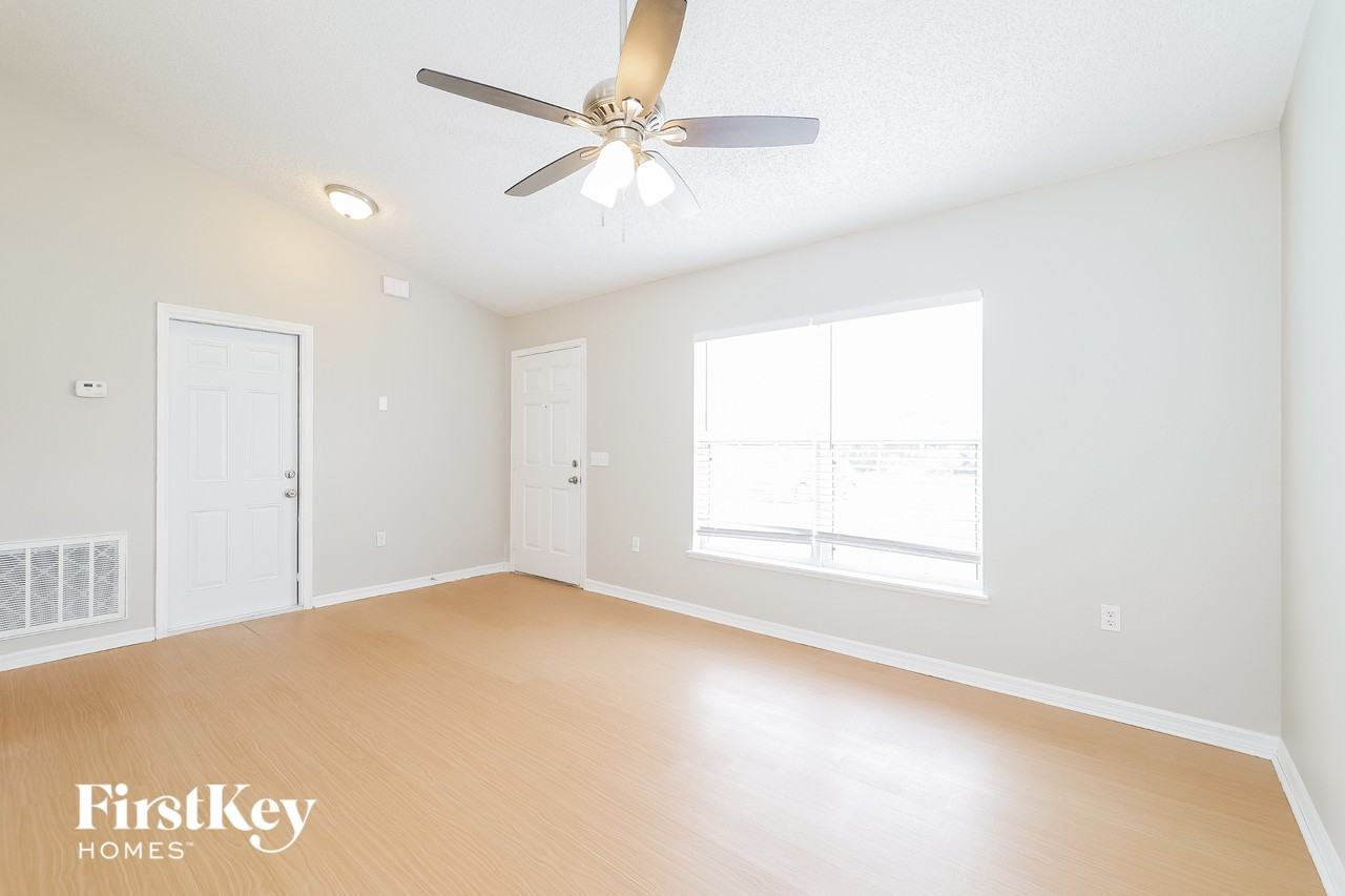 408 Naples Ct - Photo 3 of 15