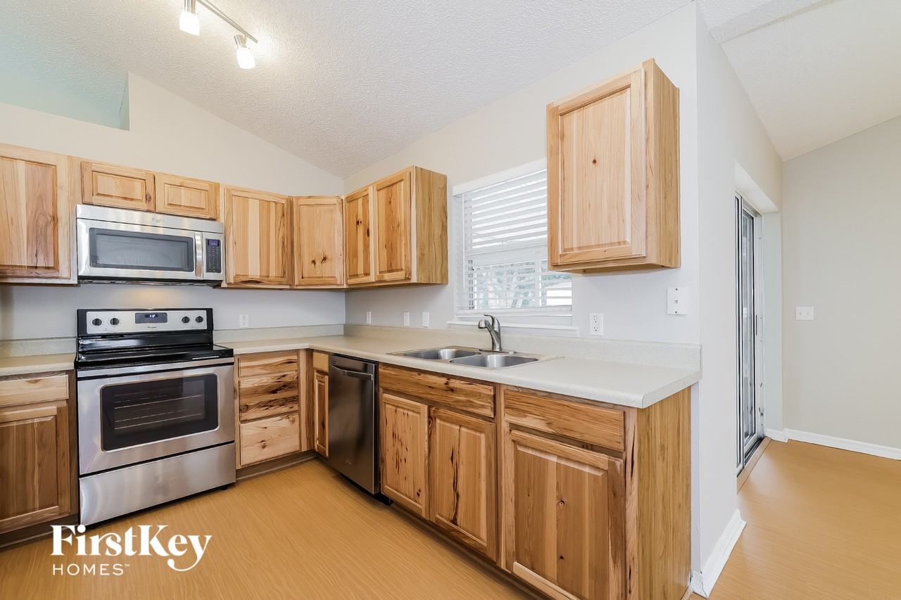 408 Naples Ct - Photo 5 of 15