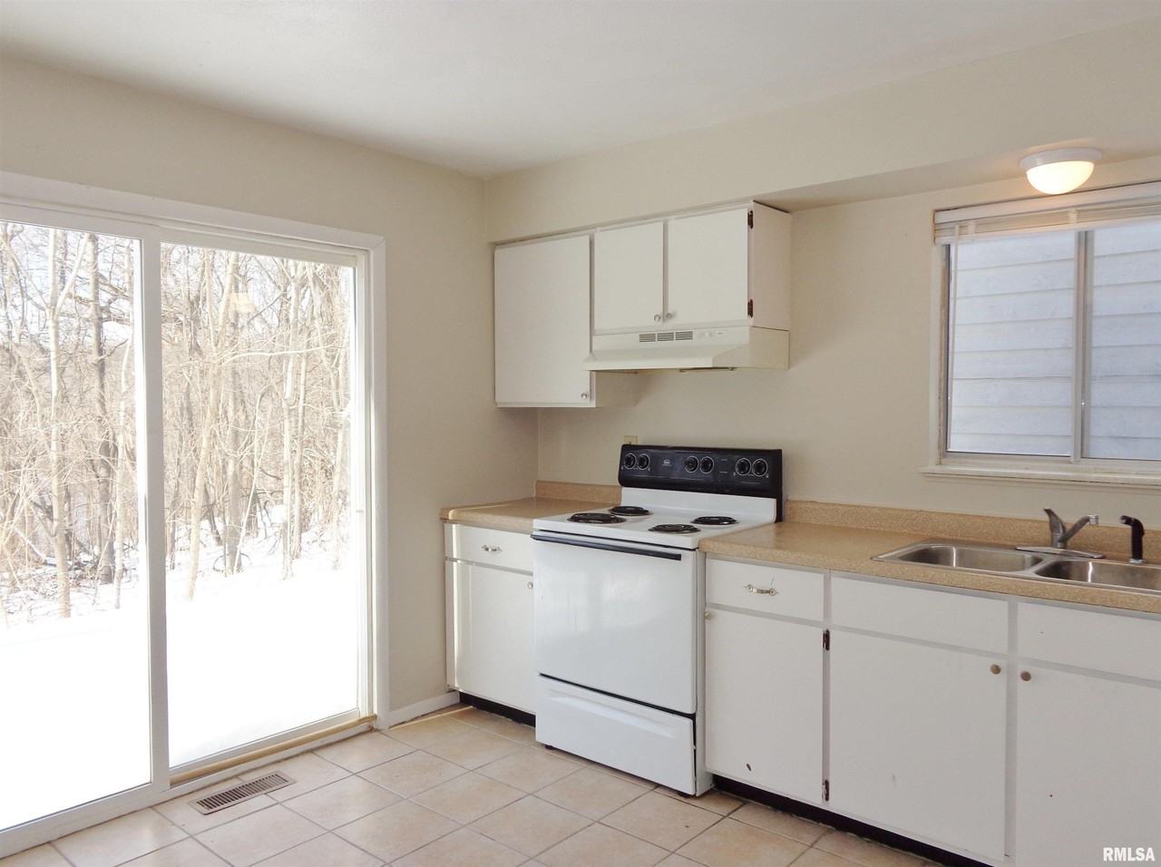 4726 W Merol Ct Apt A #A - Photo 7 of 15