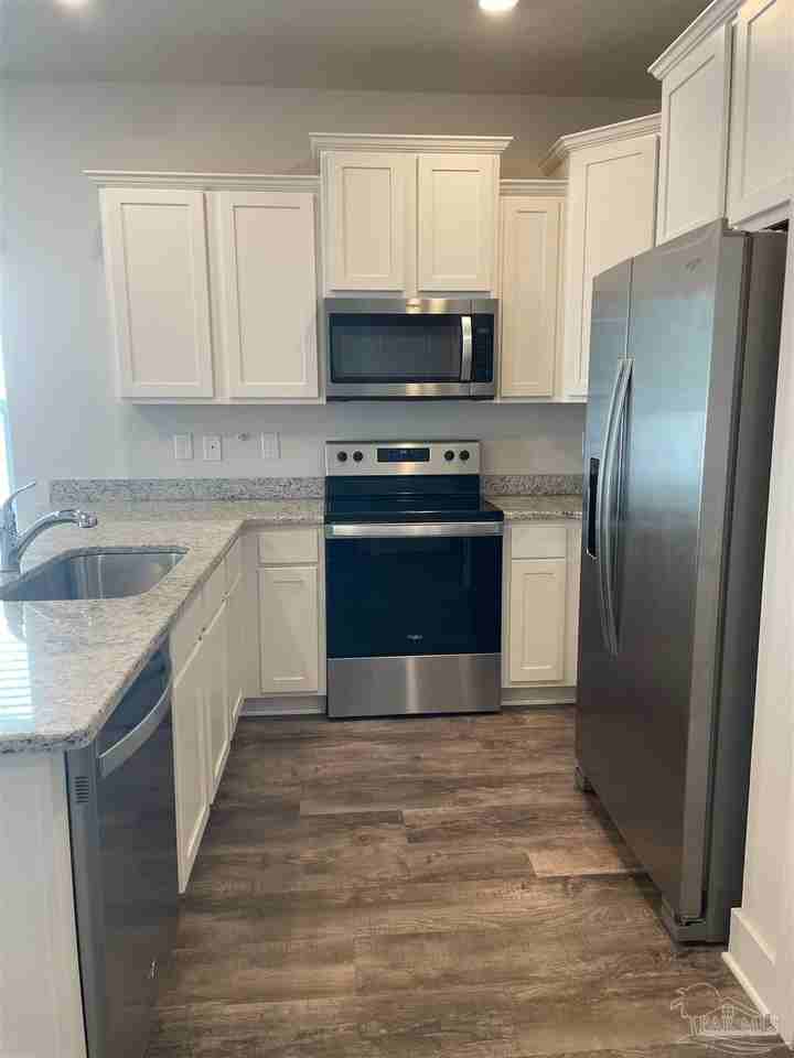 1639 Iroquois Ct - Photo 4 of 16