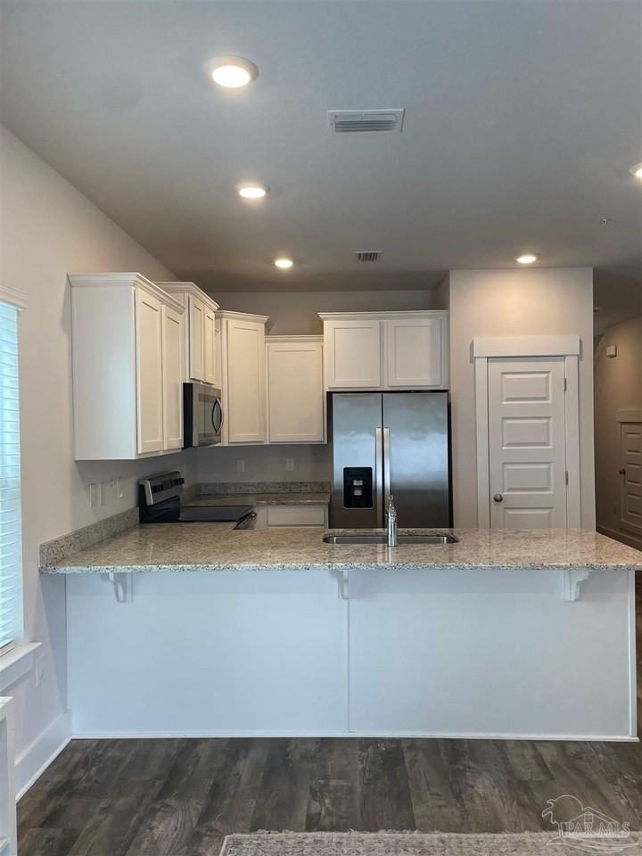 1639 Iroquois Ct - Photo 5 of 16