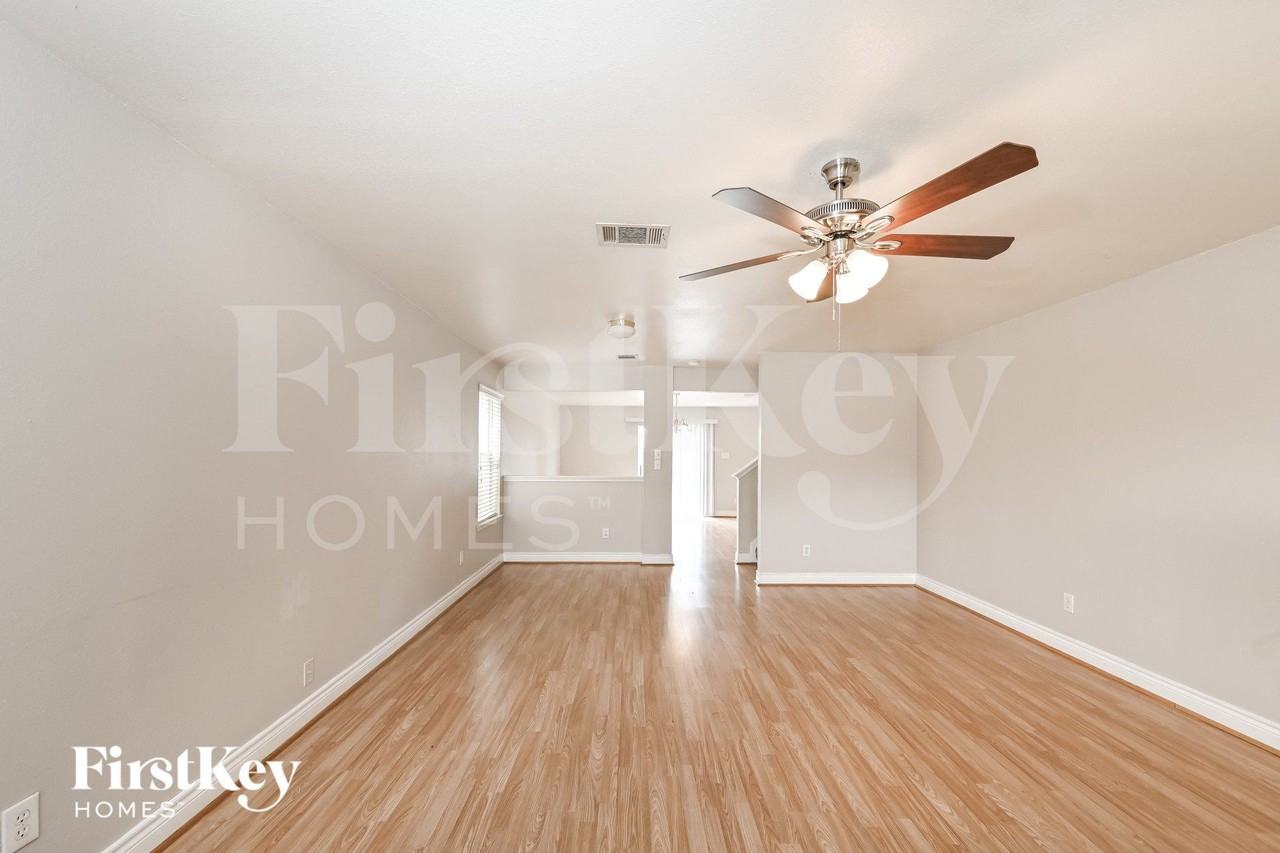 22811 Precious Pl - Photo 3 of 14