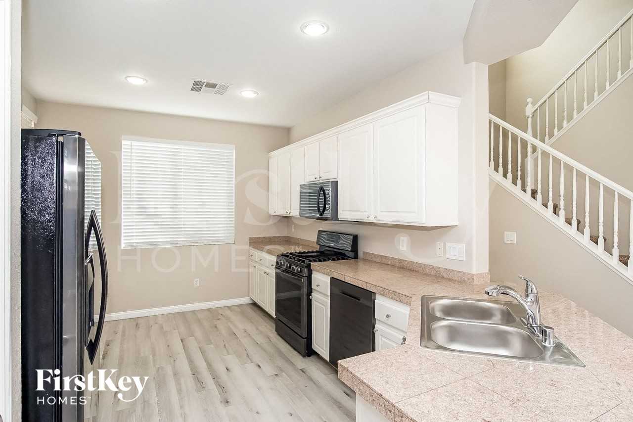 7617 French Springs St - Photo 5 of 15