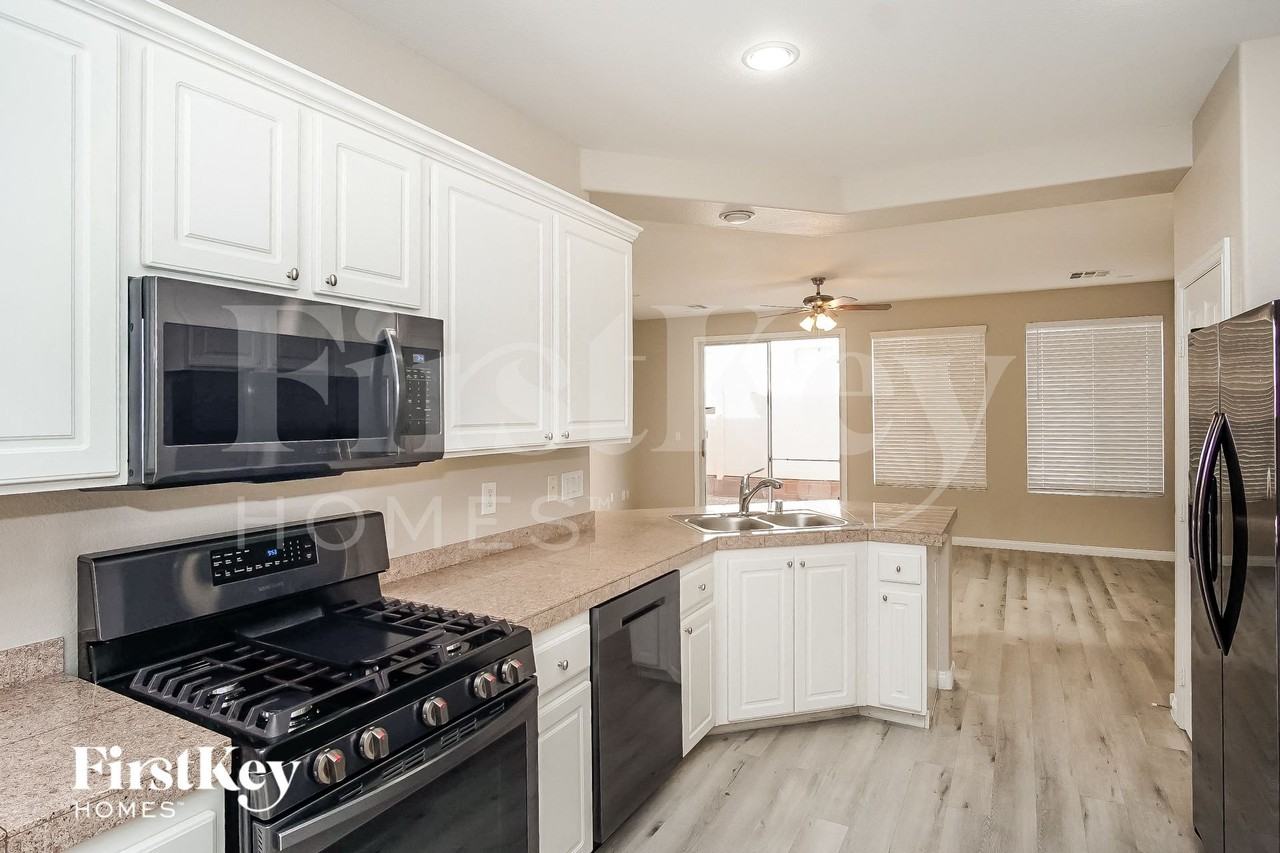 7617 French Springs St - Photo 6 of 15