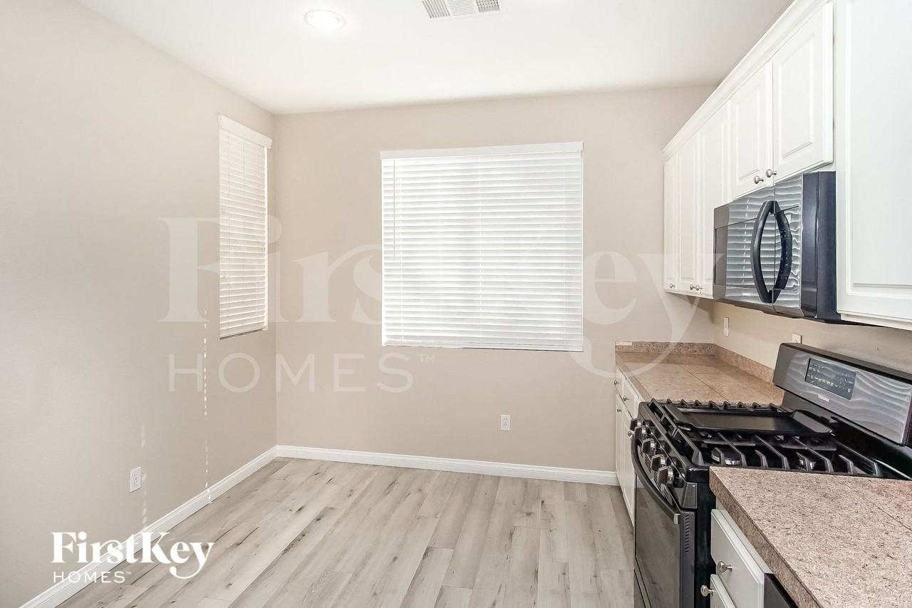 7617 French Springs St - Photo 7 of 15