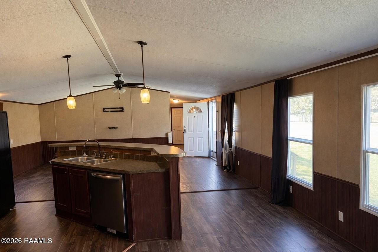 8333 Hudson Rd - Photo 4 of 16