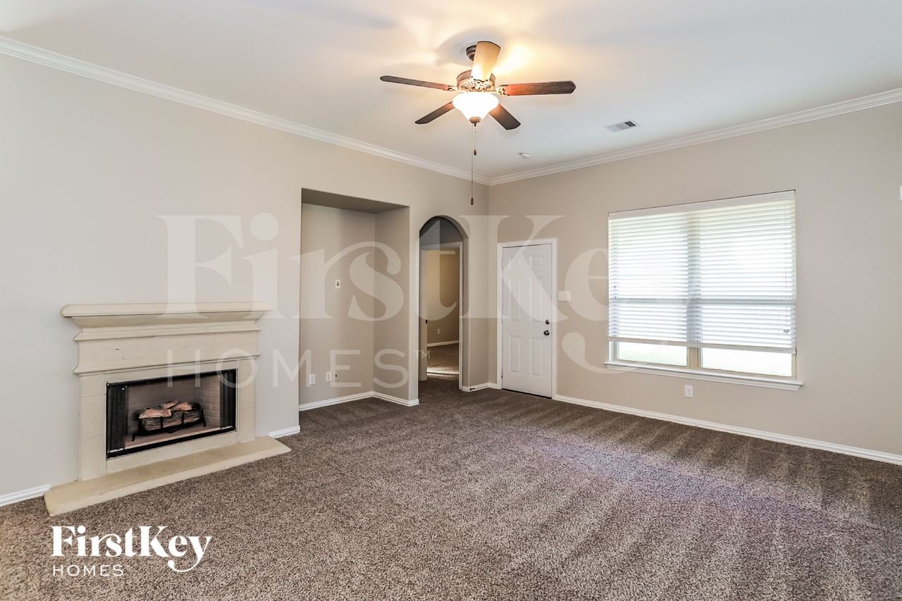 7426 Upland Mill Ln - Photo 4 of 18