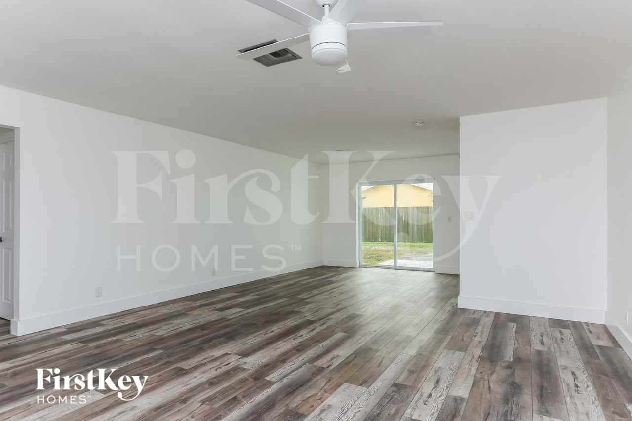 8800 Sw 10th St - Photo 4 of 15