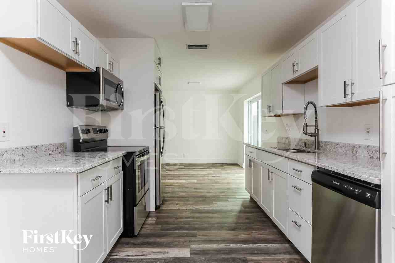 8800 Sw 10th St - Photo 7 of 15