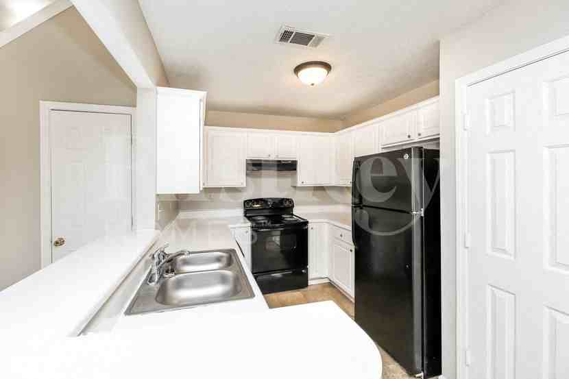 7842 Shadowland Cv - Photo 6 of 16