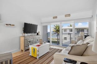 1043 Hillsboro Mile #19C - Photo 1 of 1