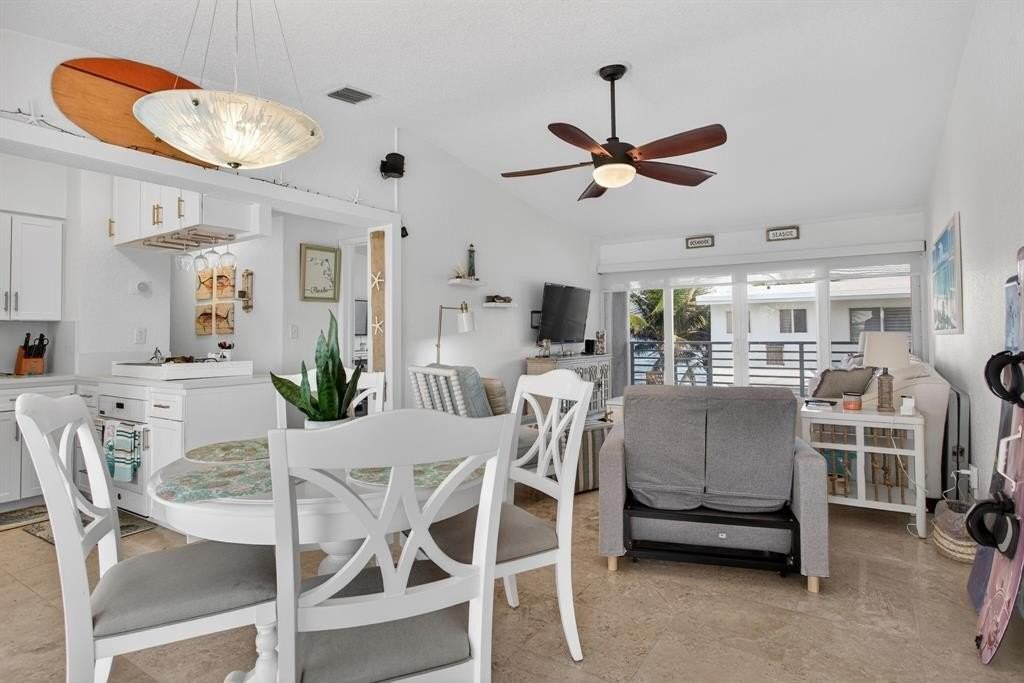 1043 Hillsboro Mile #19C - Photo 2 of 34