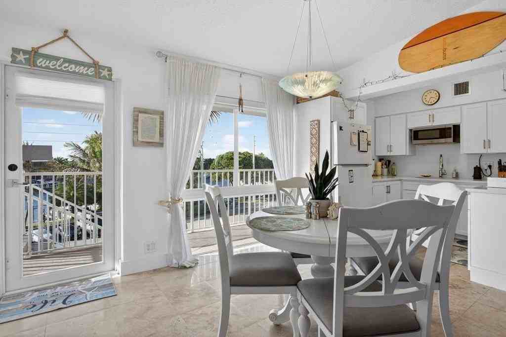 1043 Hillsboro Mile #19C - Photo 3 of 34