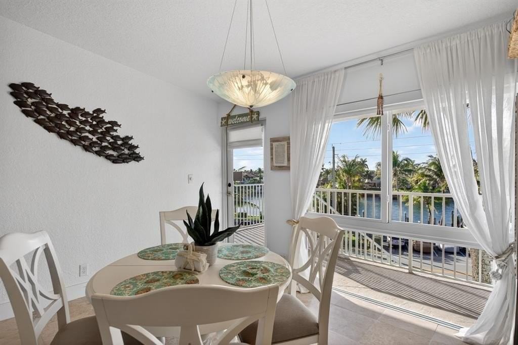 1043 Hillsboro Mile #19C - Photo 4 of 34